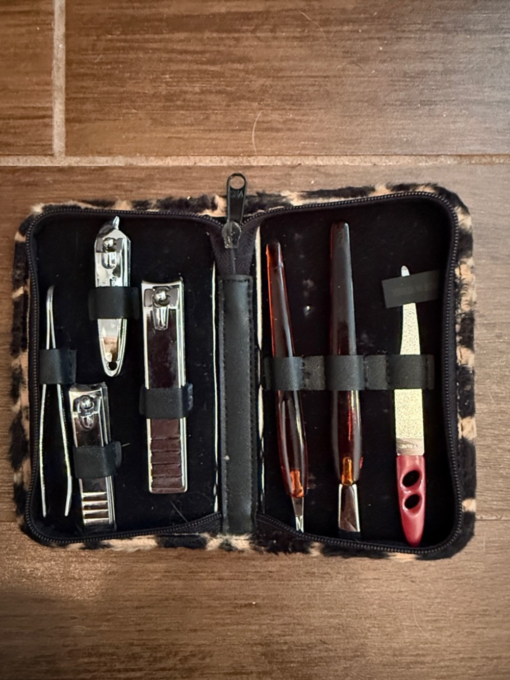 BRAND NEW Grooming Kit - Leopard Trim Case with Silver Tools. Great for Travel!